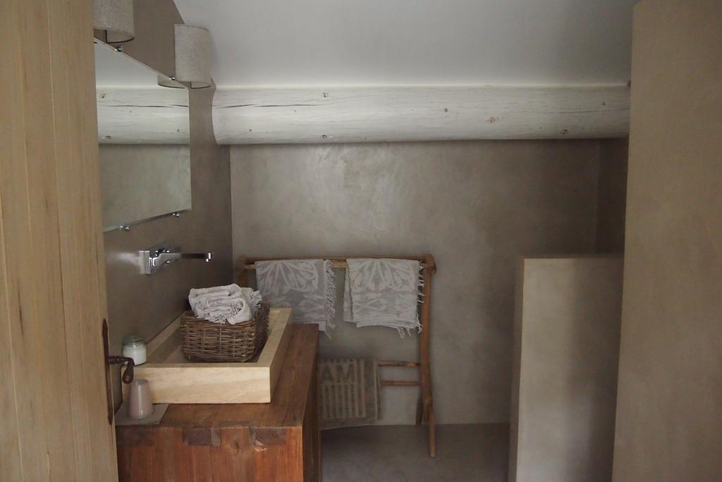 Hotel La Maison Des Collines Allemagne-en-Provence Zimmer foto