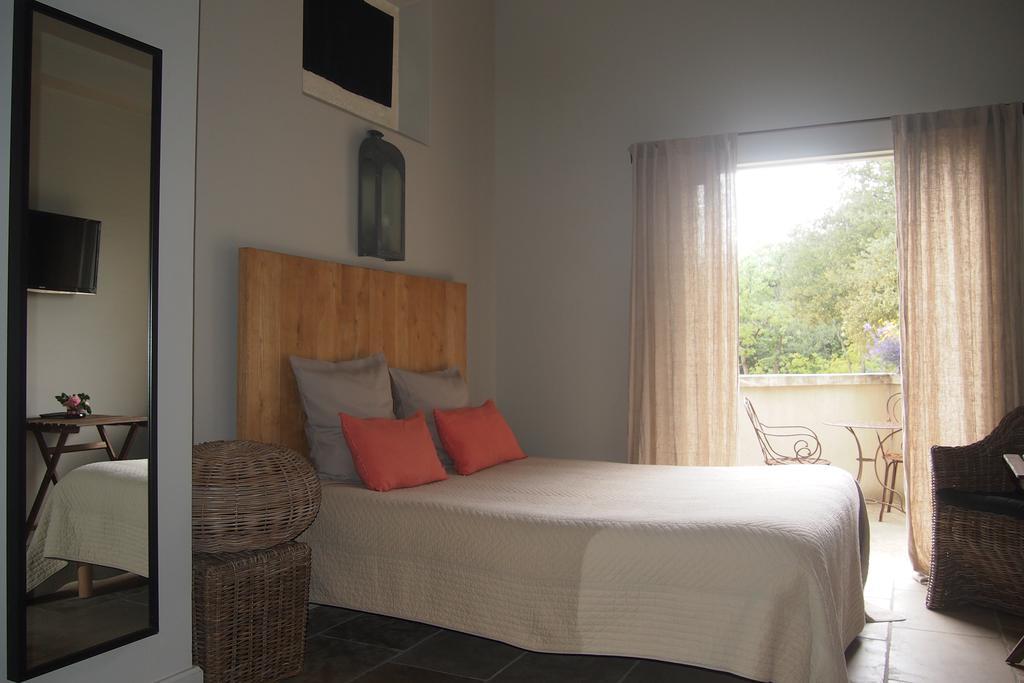 Hotel La Maison Des Collines Allemagne-en-Provence Zimmer foto