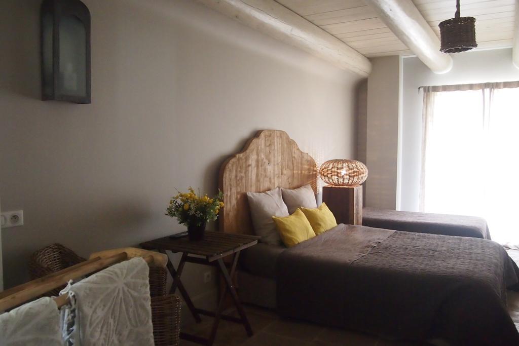 Hotel La Maison Des Collines Allemagne-en-Provence Zimmer foto